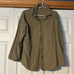 Woman’s button down shirt wrinkle look fabric